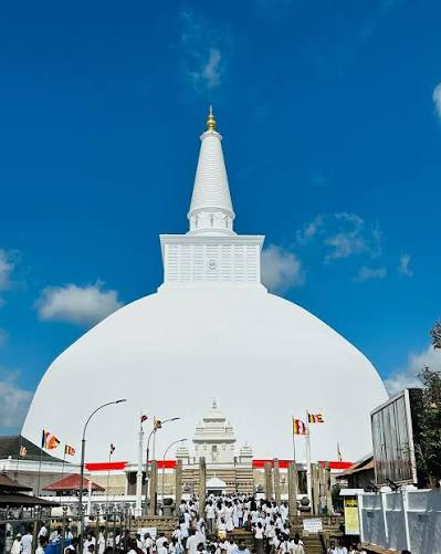 Ruwanwelisaya Stupa